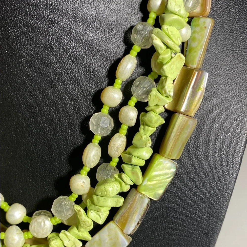 VNTG Unbranded Green and White Multi-Strand Necklace with Dimensional Beads - Picture 3 of 5
